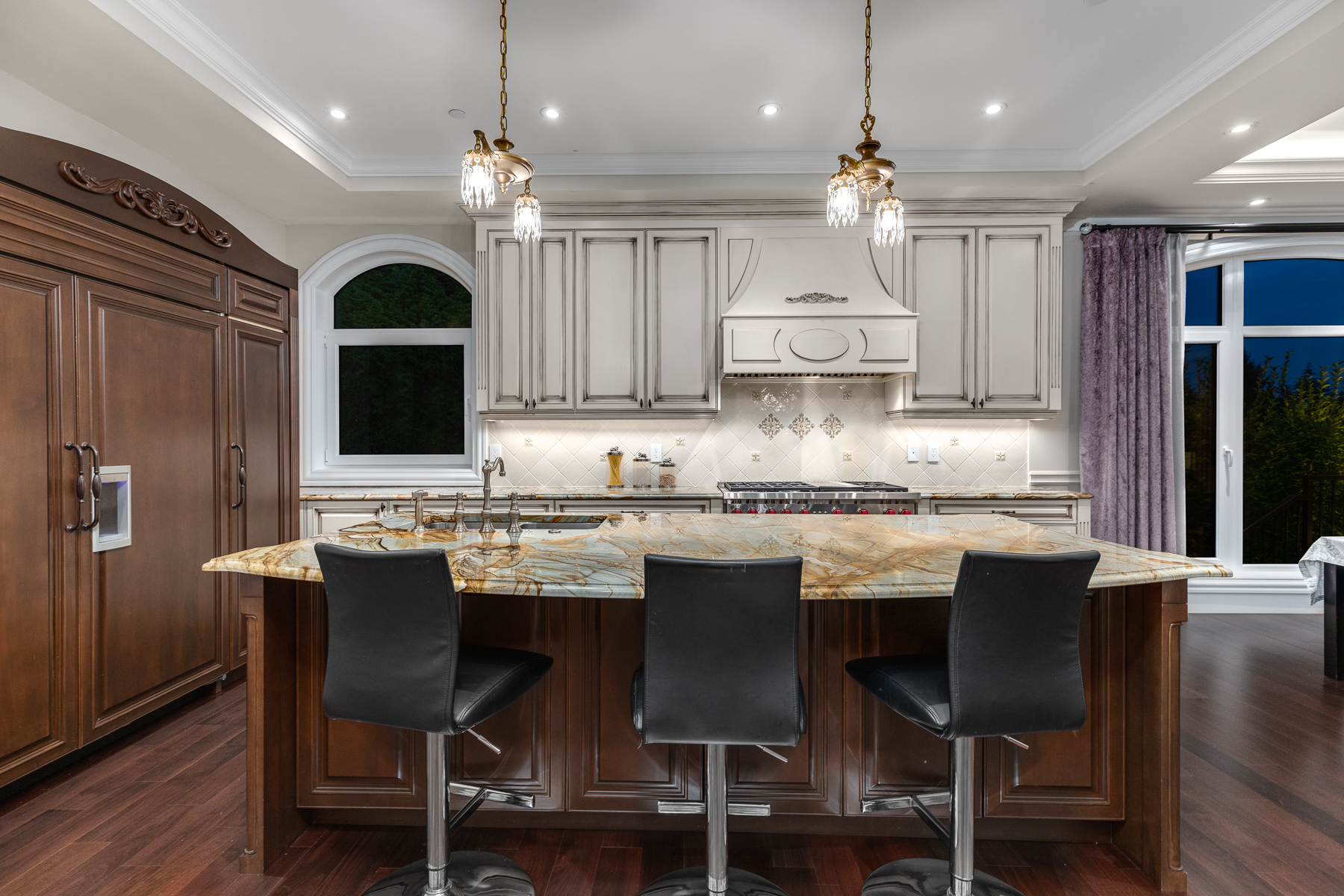 GRAND EUROPEAN CLASSIC LUXURY PROPERTY IN THE BEST BLOCK OF BRITISH PROPERTIES - 1367 Chartwell Dr, West Vancouver